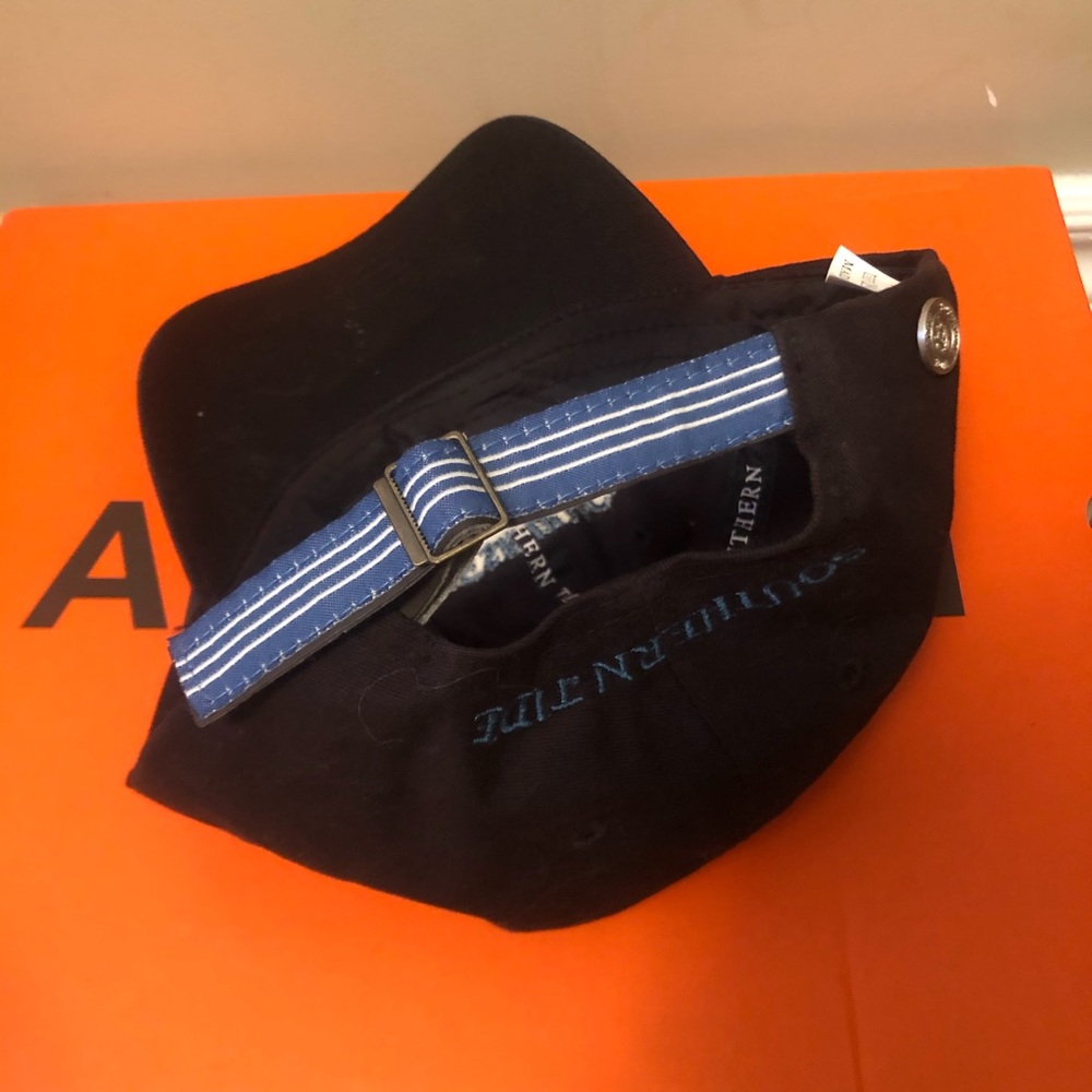 Black hat - Picture 2 of 2